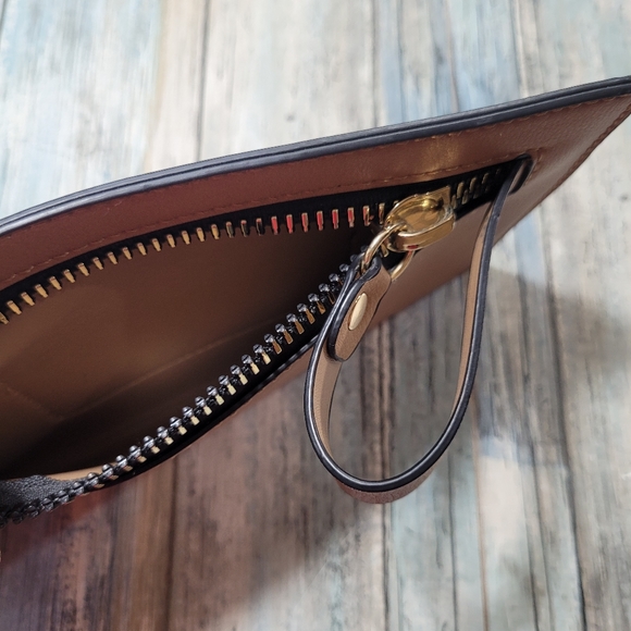 Zipper Clutch! - Picture 4 of 5